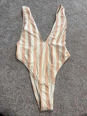 NWT Dippin Daisy’s Stripped Swimsuit